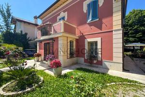 Villa di 336 m² con più di 5 locali a Rimini