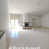 AMPIO TRILOCALE VIA FLAMINIA