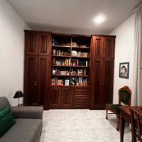 Parete attrezzata in pregiato noce massello