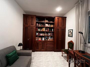 Parete attrezzata in pregiato noce massello