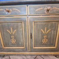 Credenza e piattaia in legno laccato