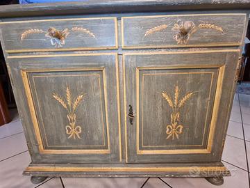 Credenza e piattaia in legno laccato