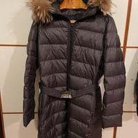 Piumino lungo Moncler donna con cappuccio