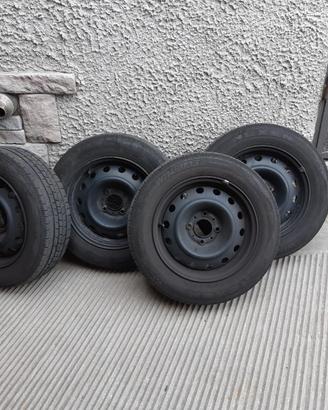 4 gomme invernali su cerchio in ferro