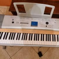 Pianoforte Elettrico Yamaha DGX640 - Seconda Mano 