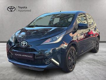 Toyota Aygo 1.0 x-play 5p m-mt