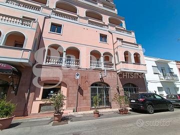 Ampio locale commerciale