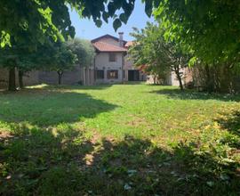 SPLENDIDA CASA FRIULANA CON 2.800 MQ DI GIARDINO