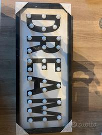 Scritta illuminata “DREAM” di IKEA, nuova