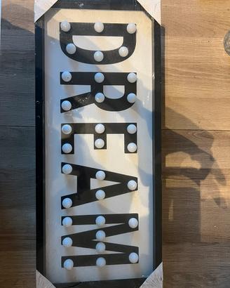 Scritta illuminata “DREAM” di IKEA, nuova