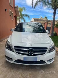 Mercedes B 200