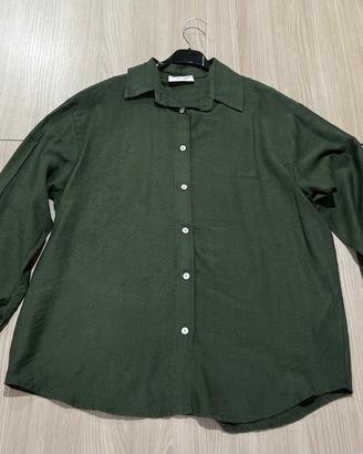 Camicia verde oversize in tessuto leggero