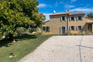 Casale tra collina e vista panoramica