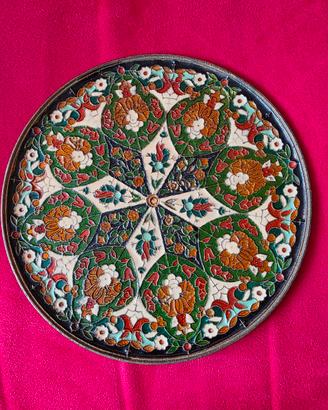 piatto decorativo in ottone e smalto