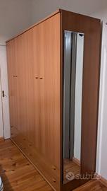 Armadio con specchio e cassetti