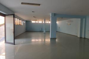 Locale a piano seminterrato rifinito con servizi