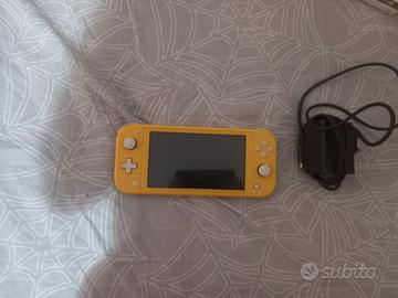 nintendo lite gialla con caricatore  e animal cros