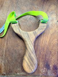 Fionde artigianali in legno