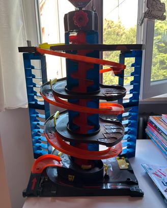 Mega garage Hot Wheels