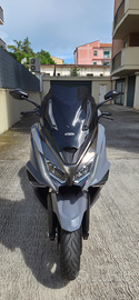 Kymco ak 550