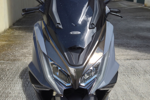 Kymco ak 550