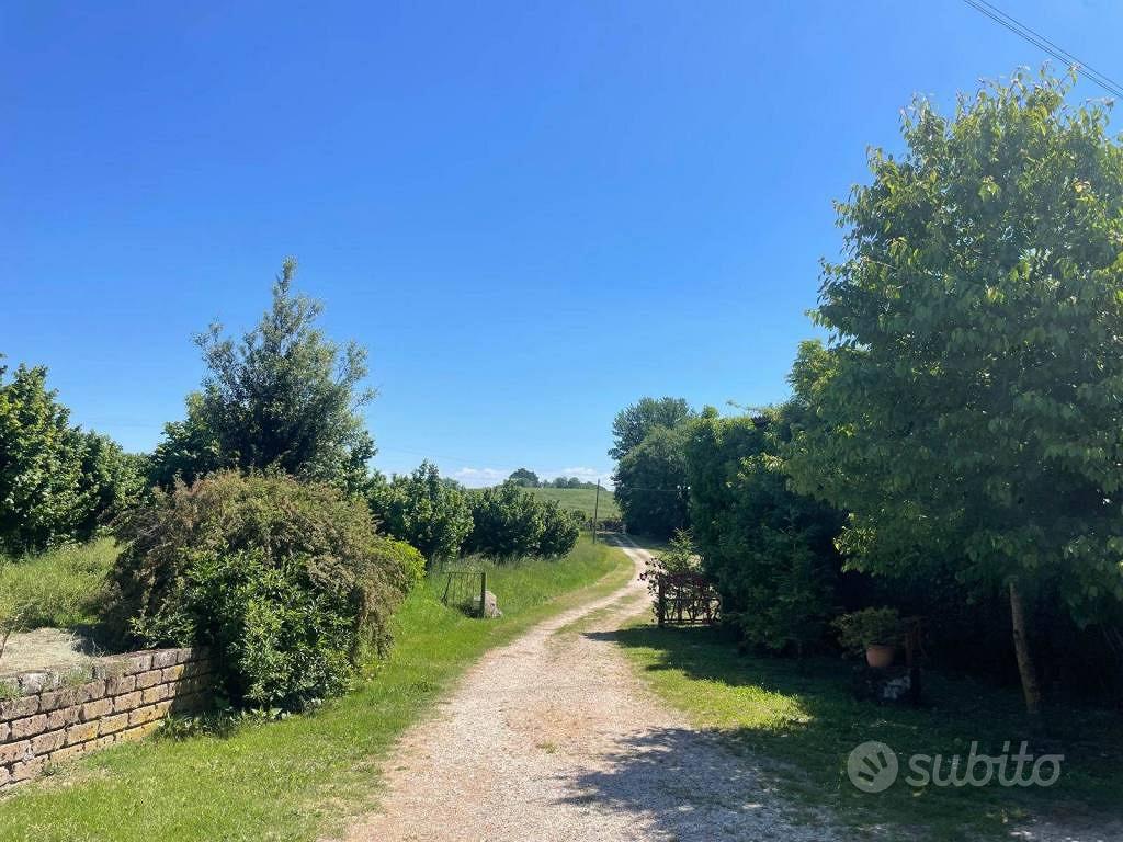 Rustico / Casale di 437 m² con più di 5 locali e b - Vista 4