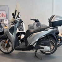 Honda SH 150i ABS in super a Firenze