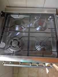 Forno elettrico e piano cottura in gas