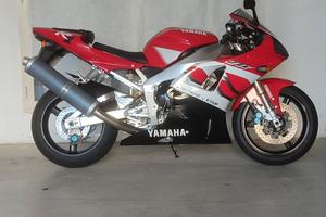 Yamaha r1 