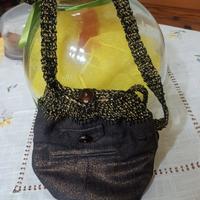 FATTO A MANO. Piccola borsetta di stoffa ed uncine