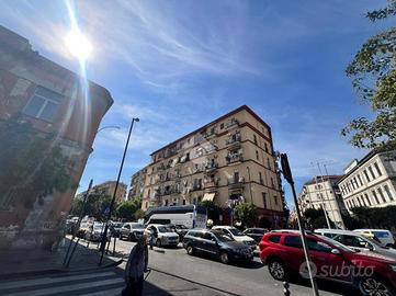 NEGOZIO A NAPOLI