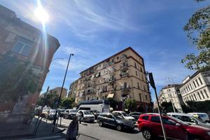 NEGOZIO A NAPOLI