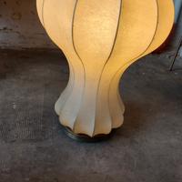 Lampada da tavolo cocoon di castiglioni per flos