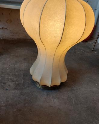Lampada da tavolo cocoon di castiglioni per flos