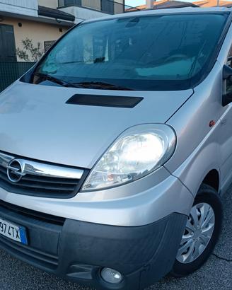 Opel Vivaro 9 posti 