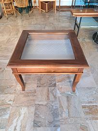 tavolino bacheca basso legno e vetro molato