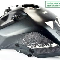 Suzuki GSX-8S 23 24 serbatoio benzina