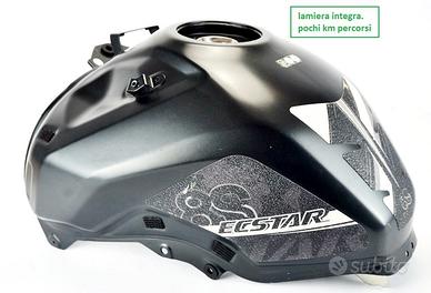 Suzuki GSX-8S 23 24 serbatoio benzina