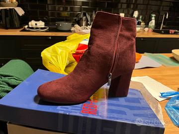 Tronchetti  bordeaux scamosciate