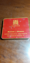 Vecchia scatola di sigarette Benson and Hedges