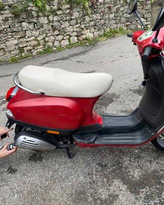 Vespa et4  cilindrata 50 cc