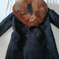 cappotto con collo di pelliccia 