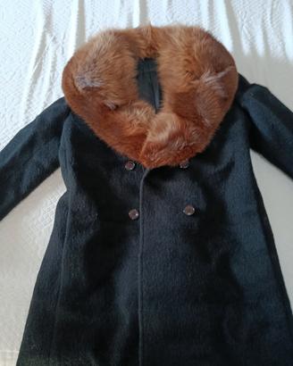 cappotto con collo di pelliccia 