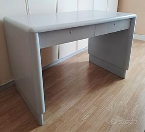 Scrivania in legno Art Deco' con cassetti