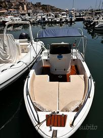 Barca Saver 5mt con motore Honda 40cv