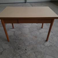 tavolo con prolunghe 