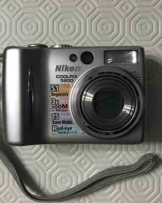 Nikon 5200 con custodia subacquea e valigetta