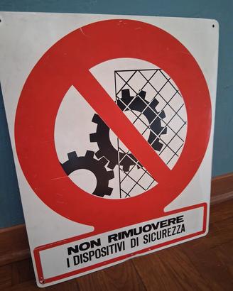 Cartello non rimuovere i dispositivi di sicurezza