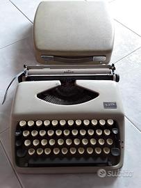 Macchina da scrivere Adler