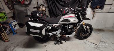 Moto Guzzi V85 TT Travel 2023